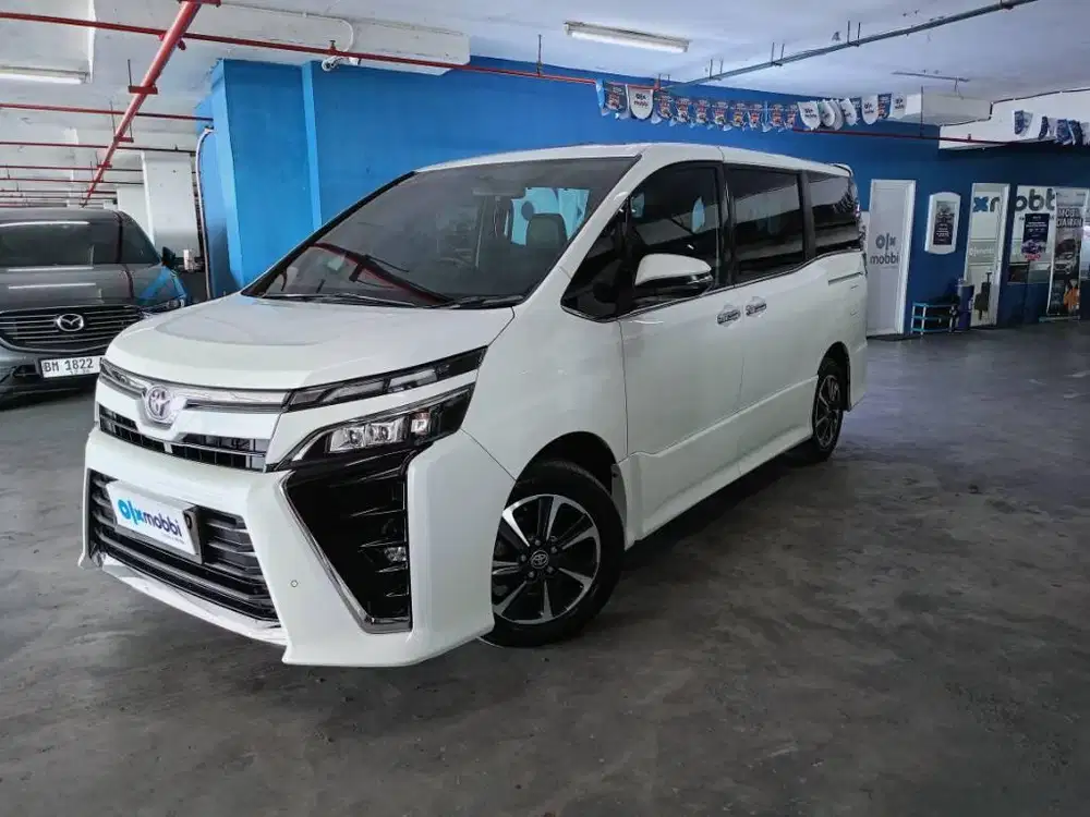 Toyota Voxy 2.0 Bensin AT 2020