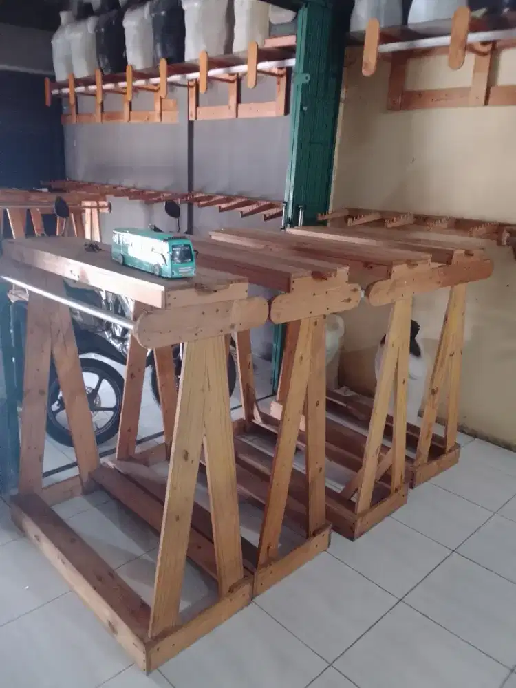 Pajangan baju distro