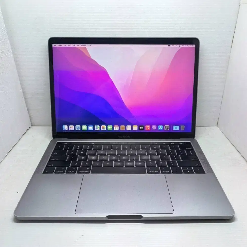 TERMURAH! APPLE MACBOOK PRO 2017 TOUCHBAR I5 8/256 SSD GREY SIAP PAKAI