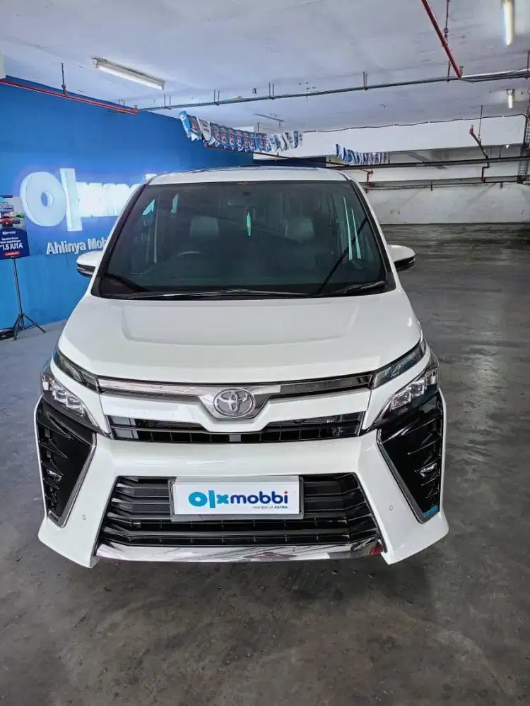 Toyota Voxy 2.0 Bensin AT 2020 (HAP)
