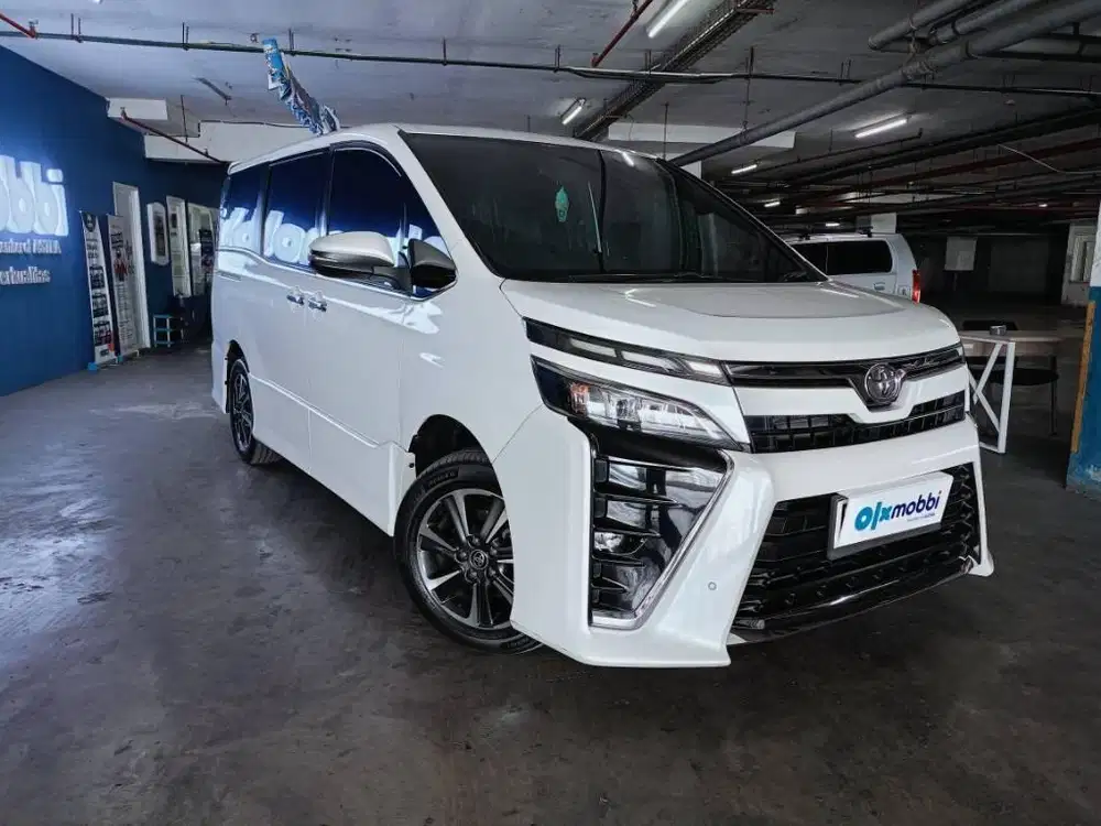 Toyota Voxy 2.0 Bensin AT 2020
