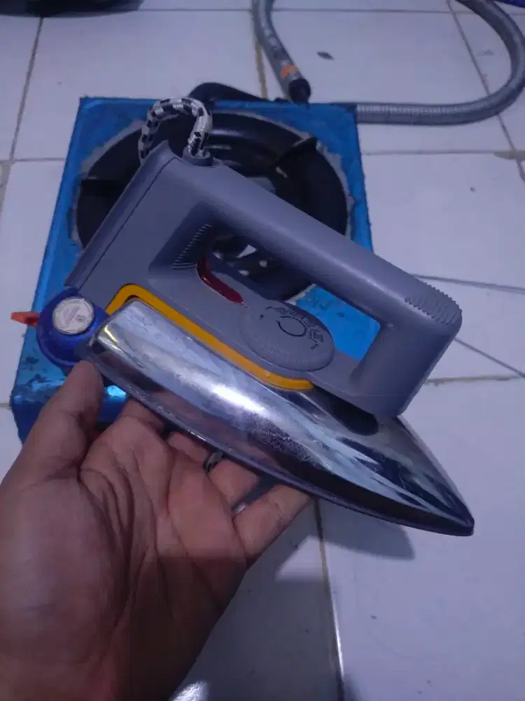 Setrika merk philips ada 2