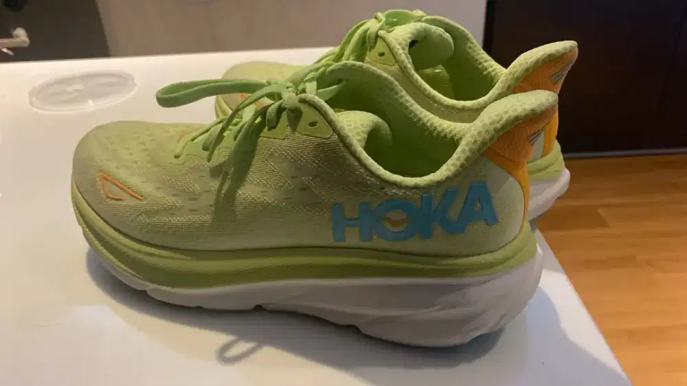 Dijual sepatu hoka