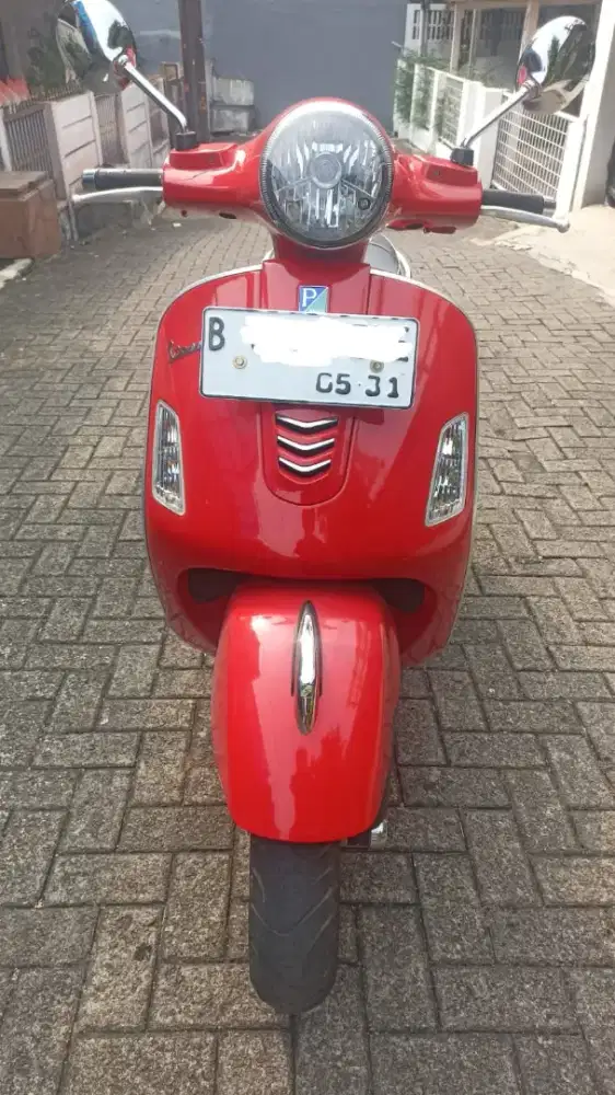 Dijual PIAGGIO VESPA GTS 150 3V IE A/T tahun 2015.lanjutin ngerawatOk.