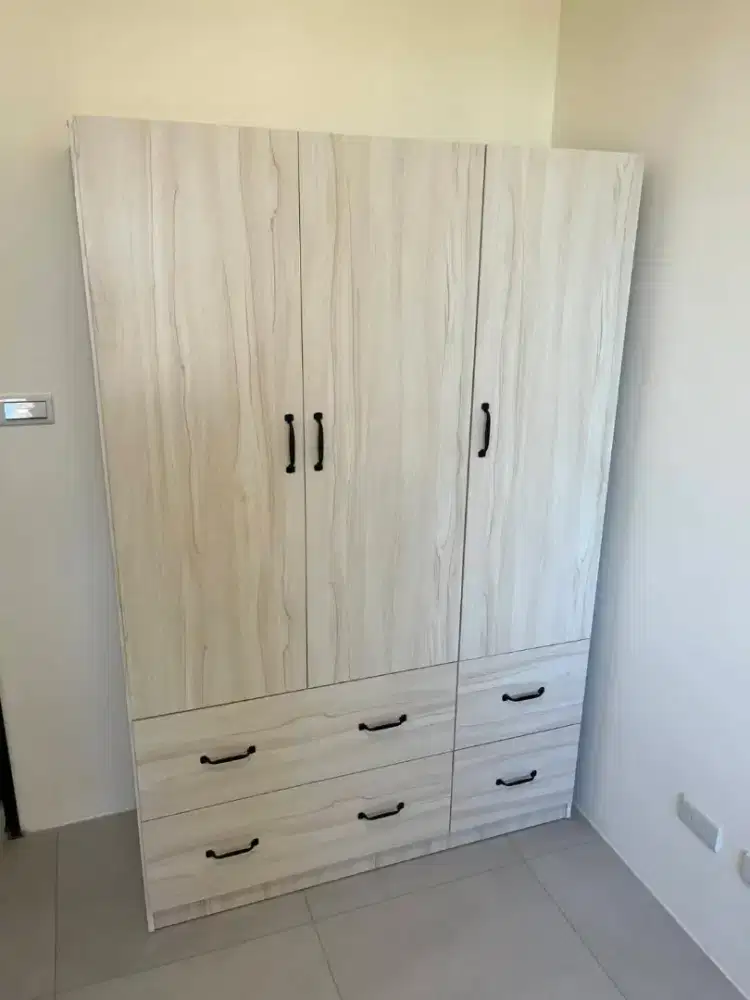 Lemari Impor 3 Pintu