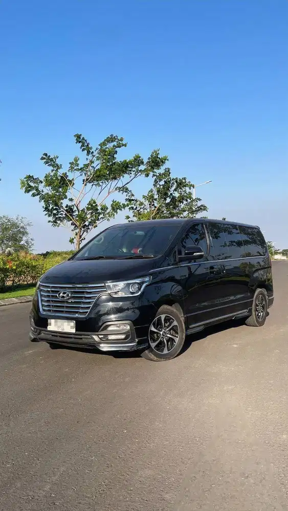 Hyundai H-1 Royale CRDi Diesel 2019 Hitam Istimewa - Captain Seat