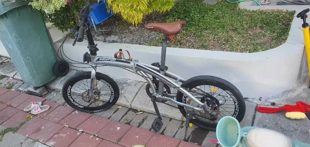 Sepeda lipat carbon merk Senator