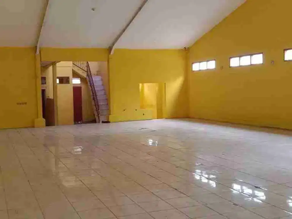 Disewakan gudang /gedung untuk kantor  lokasi strategis soekarno hatta