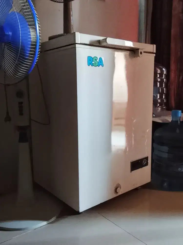 Kursi tamu dan Freezer