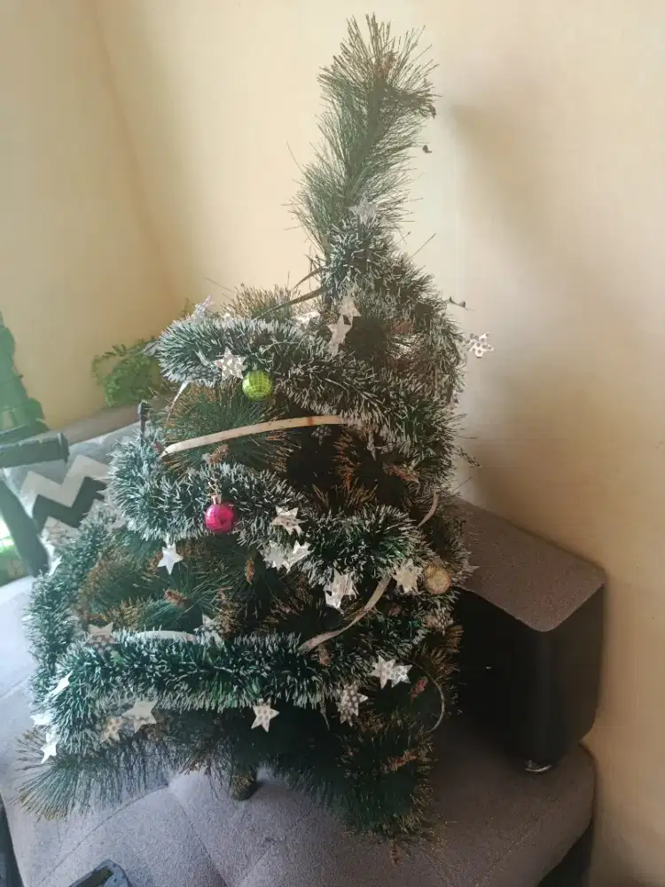 Dekorasi  pohon natal