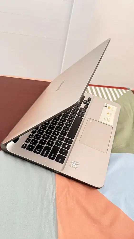 DIJUAL LAPTOP ASUS A407UA-BV320T CORE i3 GEN 7 / 4GB / 1TB / 14” / FP