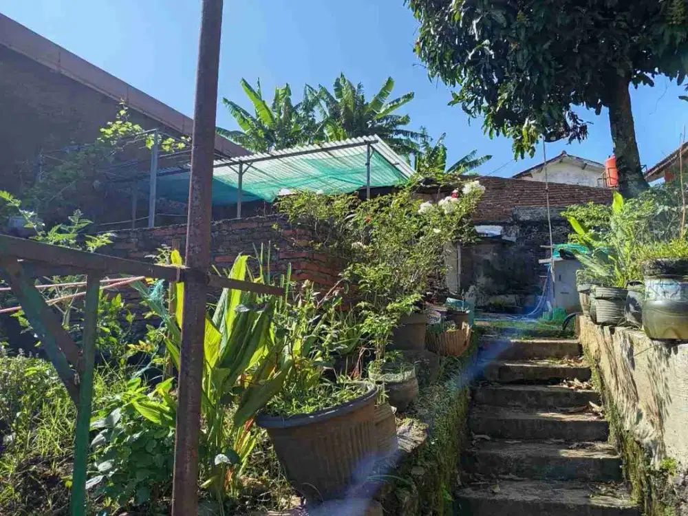 Dijual Rumah hitung tanah yang bisa di bangun lagi rumah ato tempat usaha lain cilengkrang