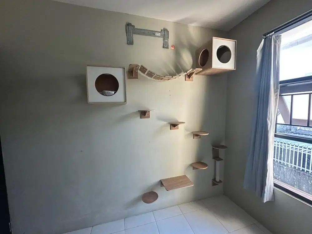 Cat wall playground / cat condo / cat tree / garukan / mainan kucing