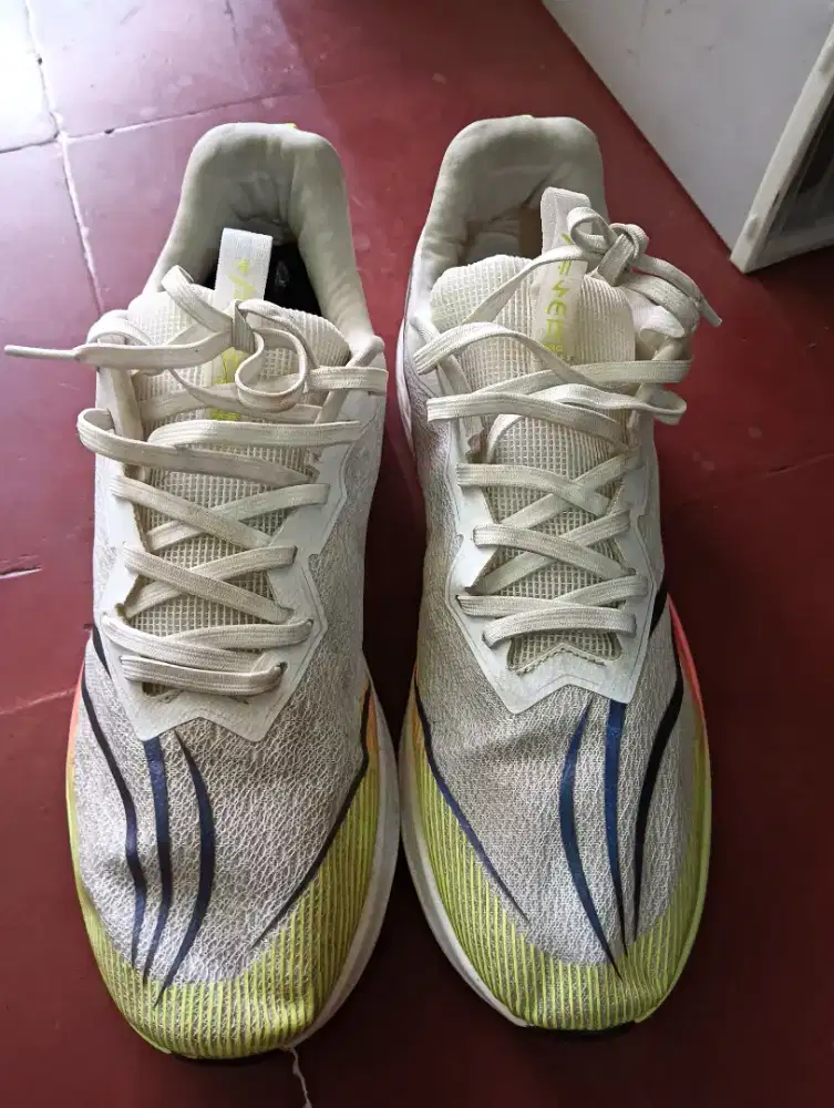 Di jual sepatu running size 43,like new