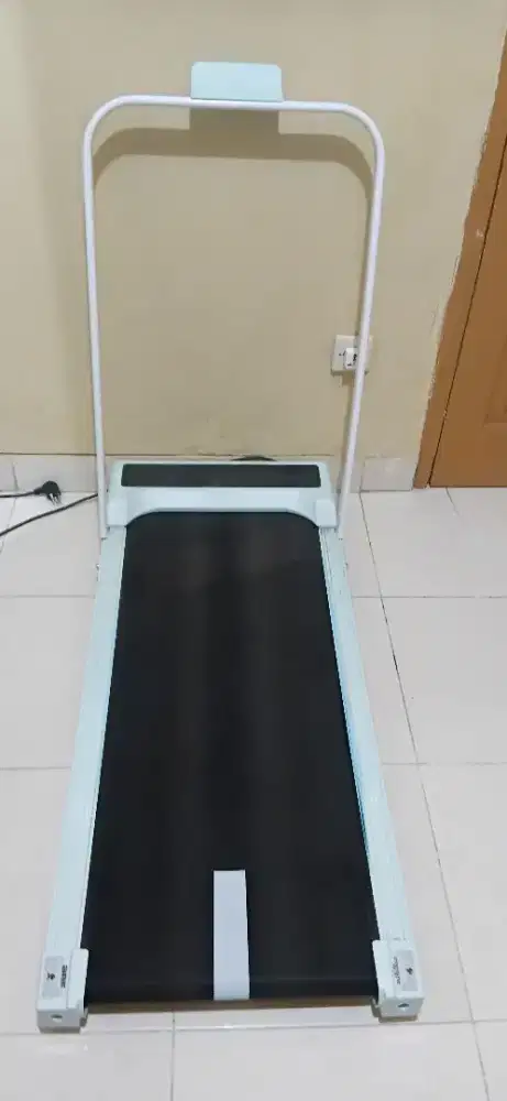 Treadmill alat olah raga