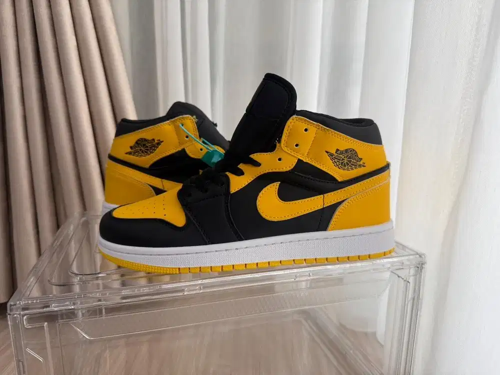 Sepatu Jordan 1 Mid Black Yellow – Baru