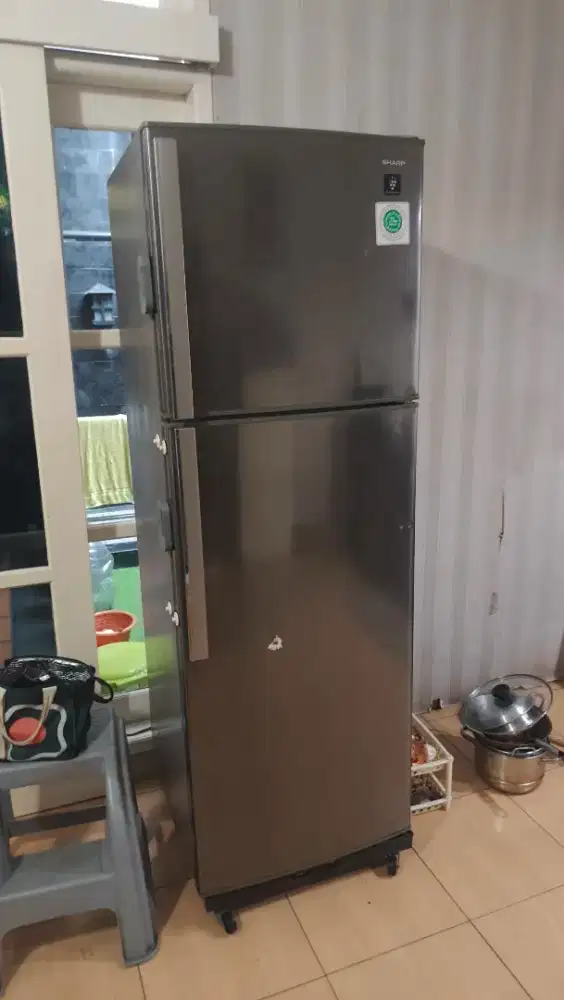 KULKAS 2 PINTU SHARP