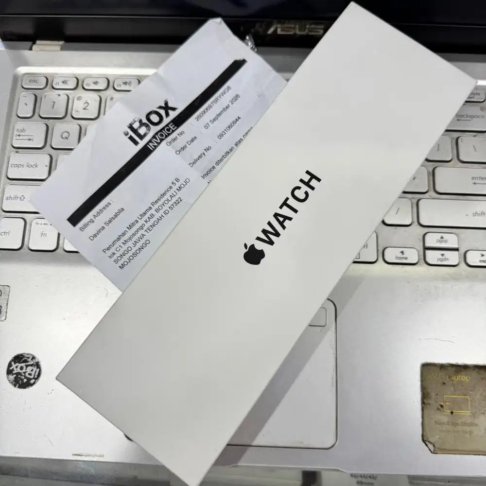 iwatch se 3 new segel 40mm warna starligh / putih
