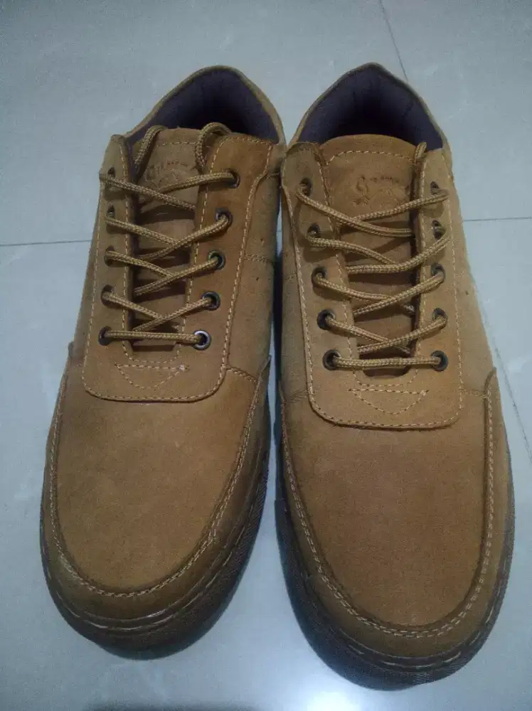 Sepatu  kulit pria