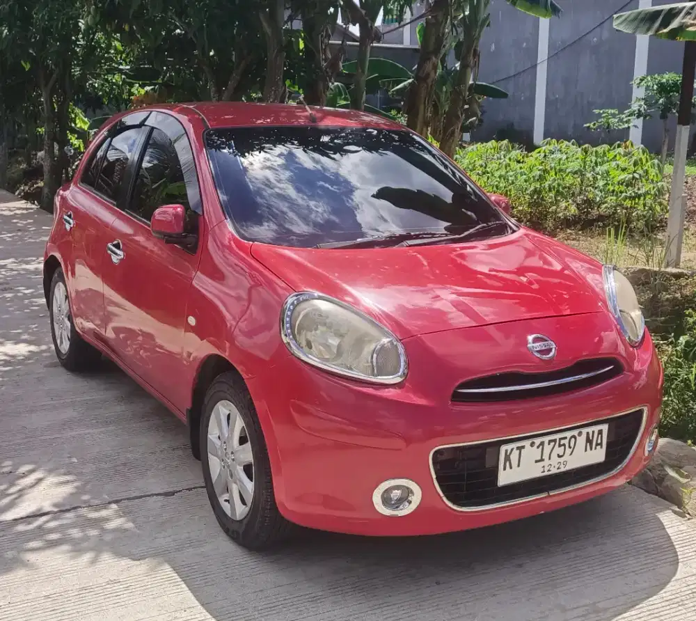 Mobil Matic Nissan March pembelian 2014 surat lengkap pajak hidup,