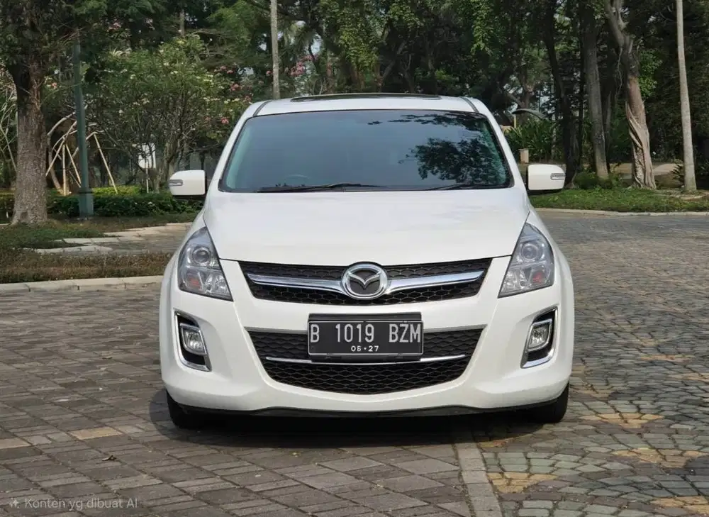 MAZDA 8 2012 Dp Murah