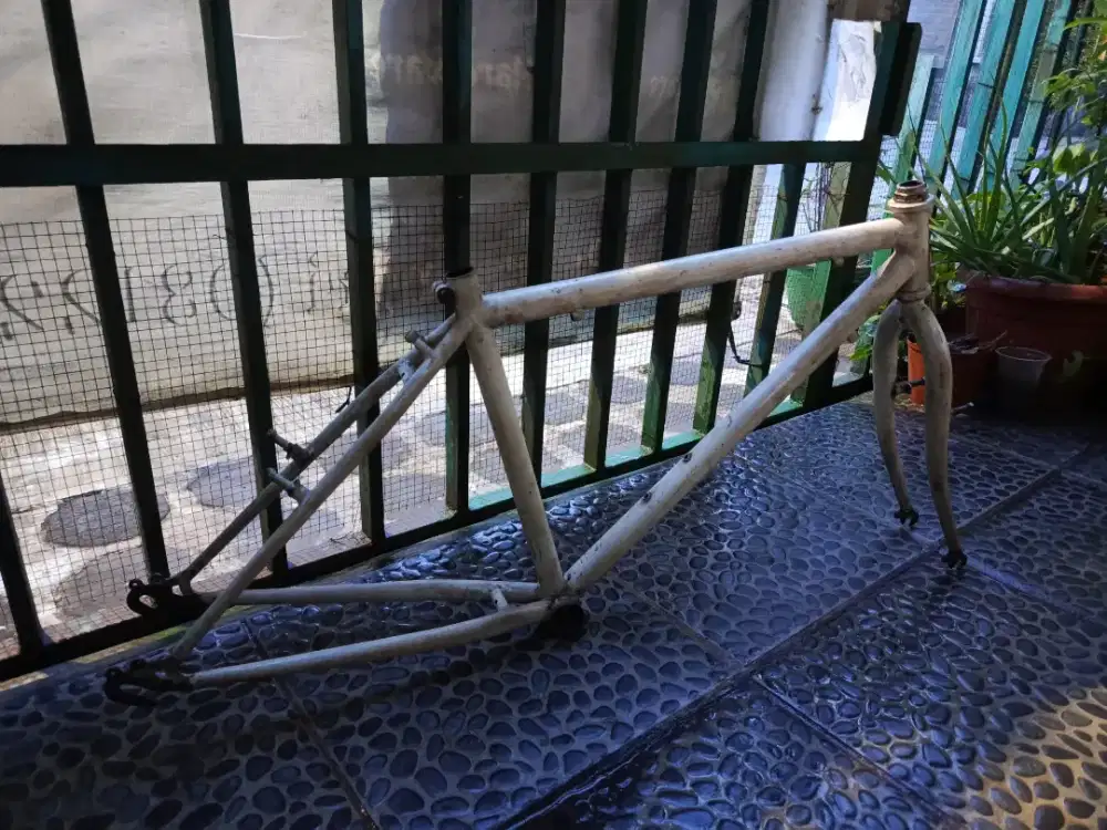 Frame Rangka dan Fork Sepeda ukuran 24 kondisi mulus tanpa karat Bdg