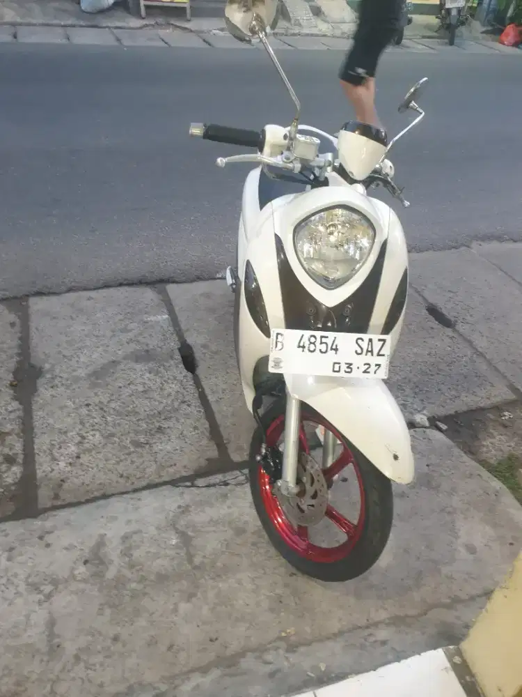Dijual motor yamaha fino tangan pertama