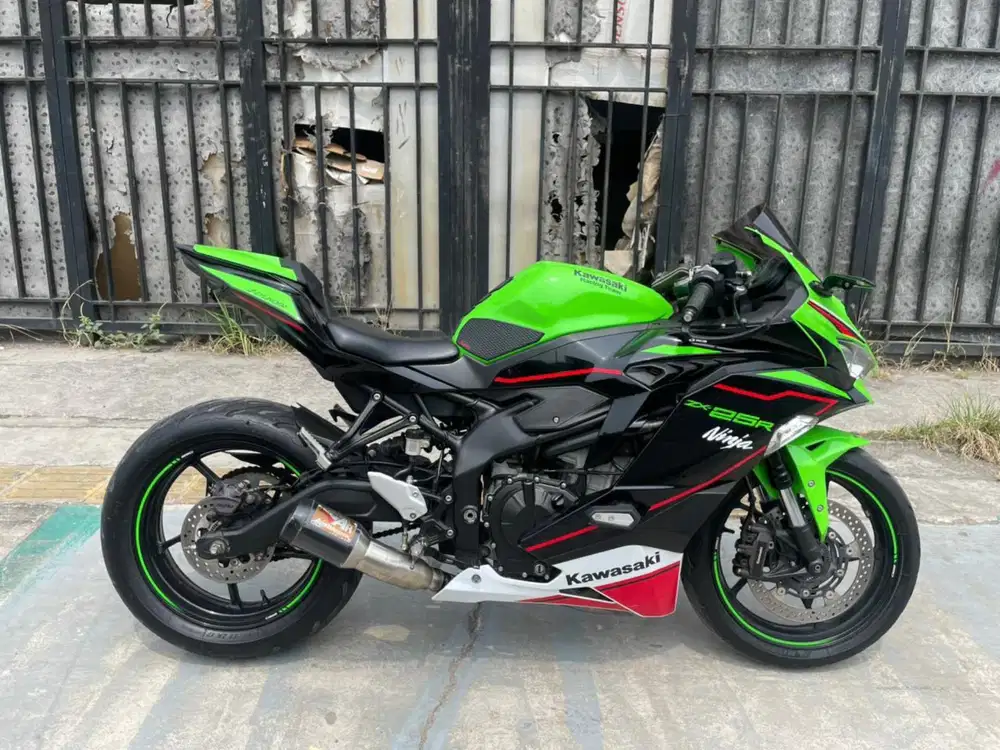Kawasaki ZX25R ABS With Leovince