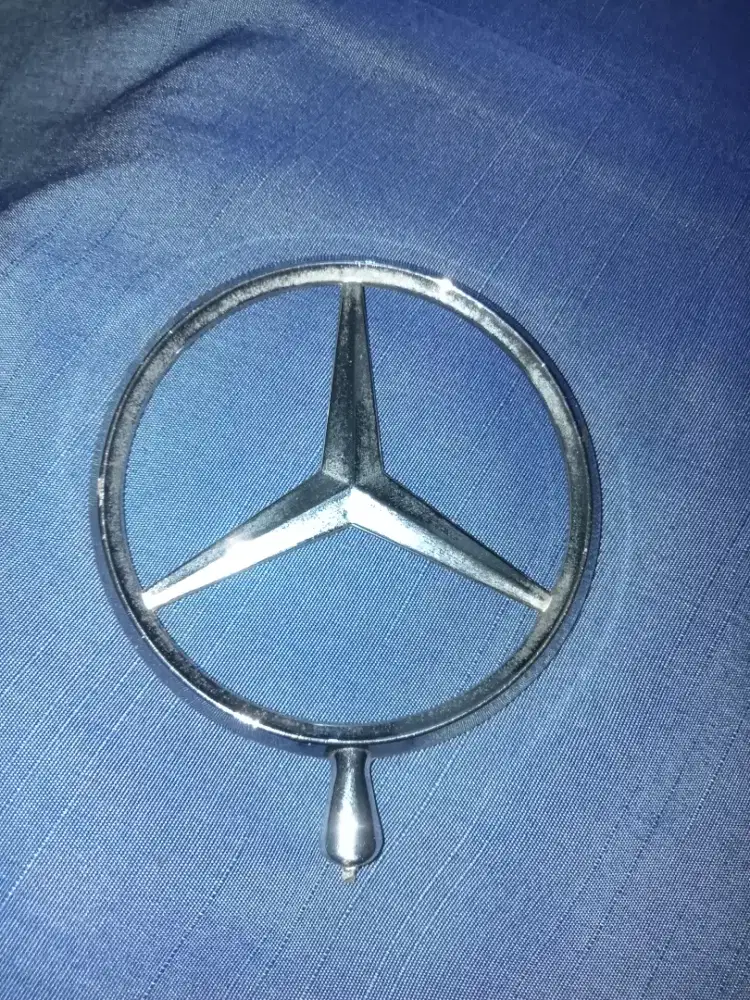 Emblem Mercedez Benz