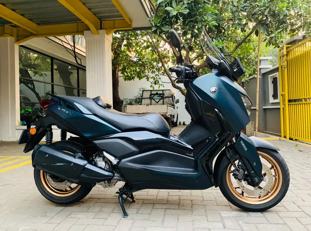 Yamaha XMAX ABS connected