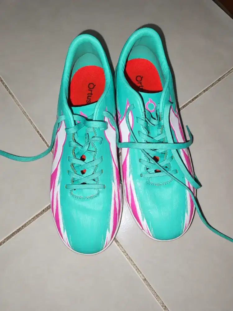 Sepatu futsal baru 3 pemakaian