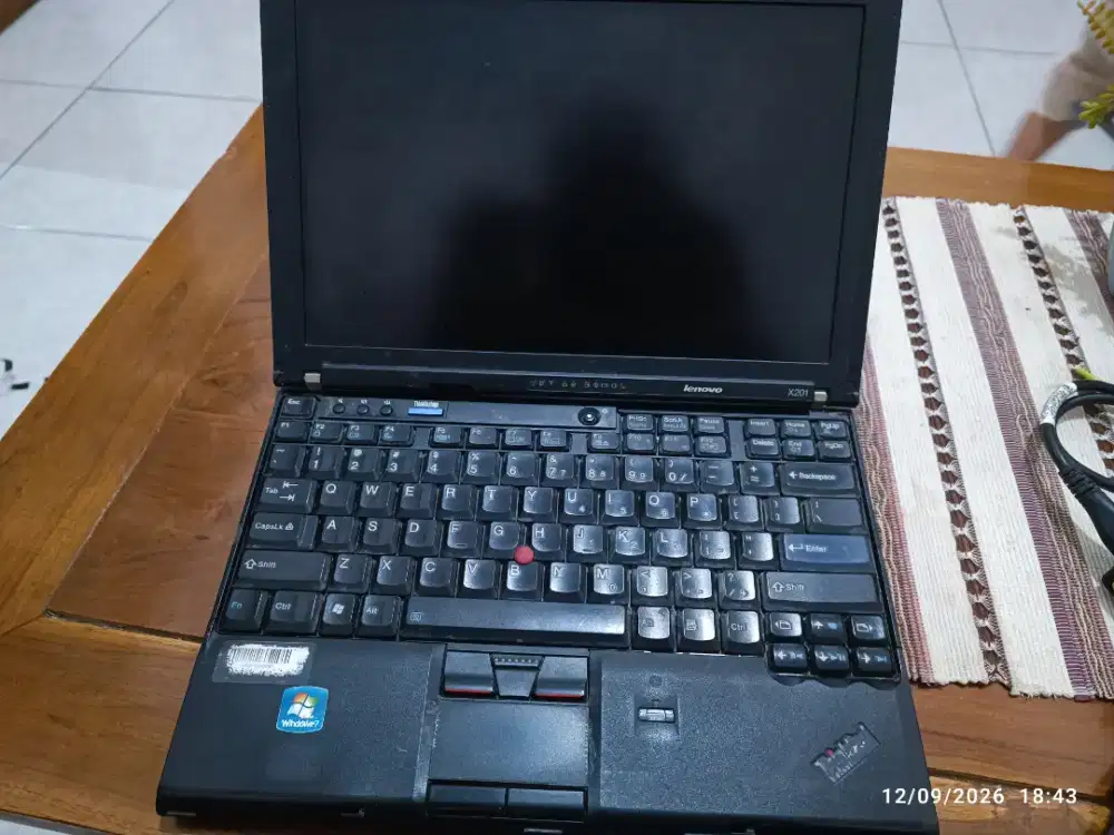 Lenovo x 201 second dan Lenovo Ideapad 300