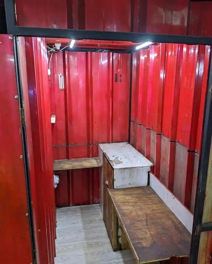 Kontainer booth usaha