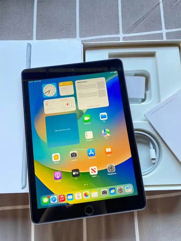 iPad gen 5 warna gray lengkap dan mulus