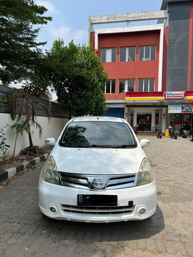 DIJUAL AJA GRAND LIVINA 1.5 ULTIMATE MATIC 2011 AKHIR PEMAKAIAN 2012