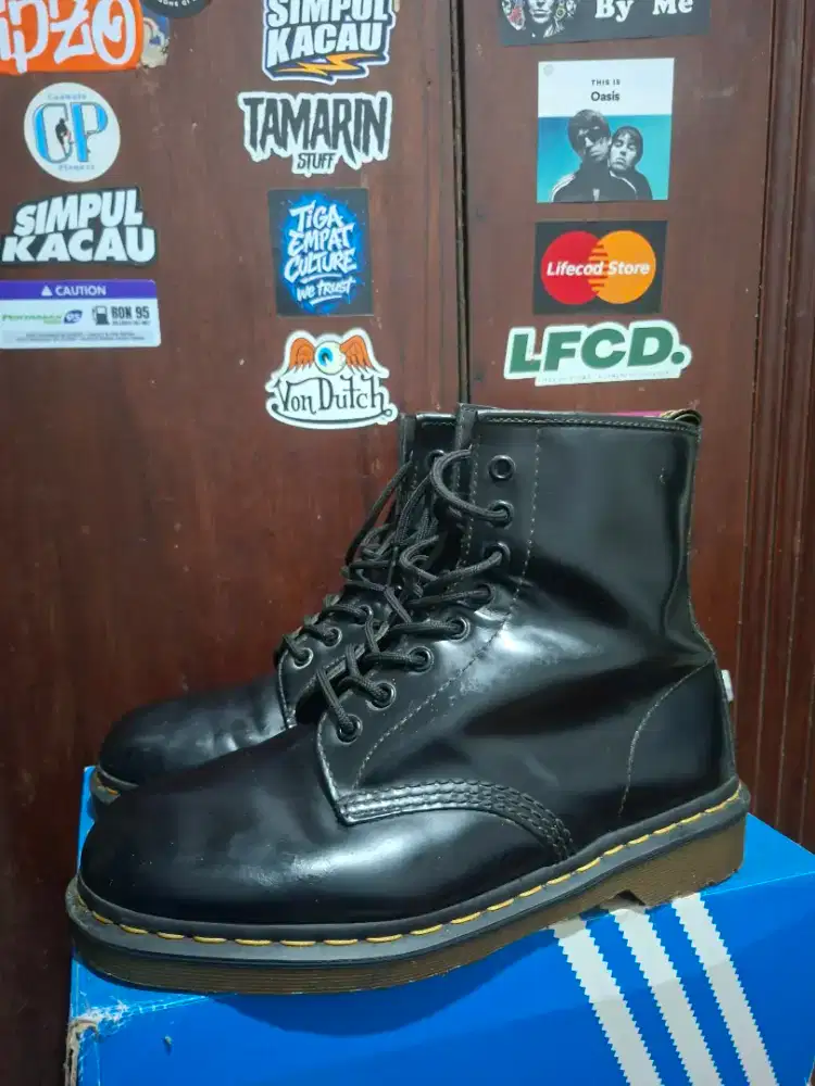 Sepatu Dr Martens 1460 Size 42