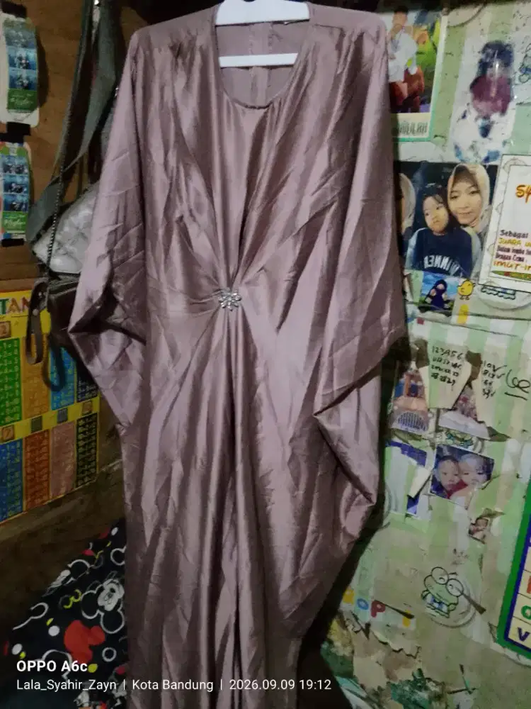 Gamis merk PESONA OMG , masih baru ya bllm d pakai sm sekali
