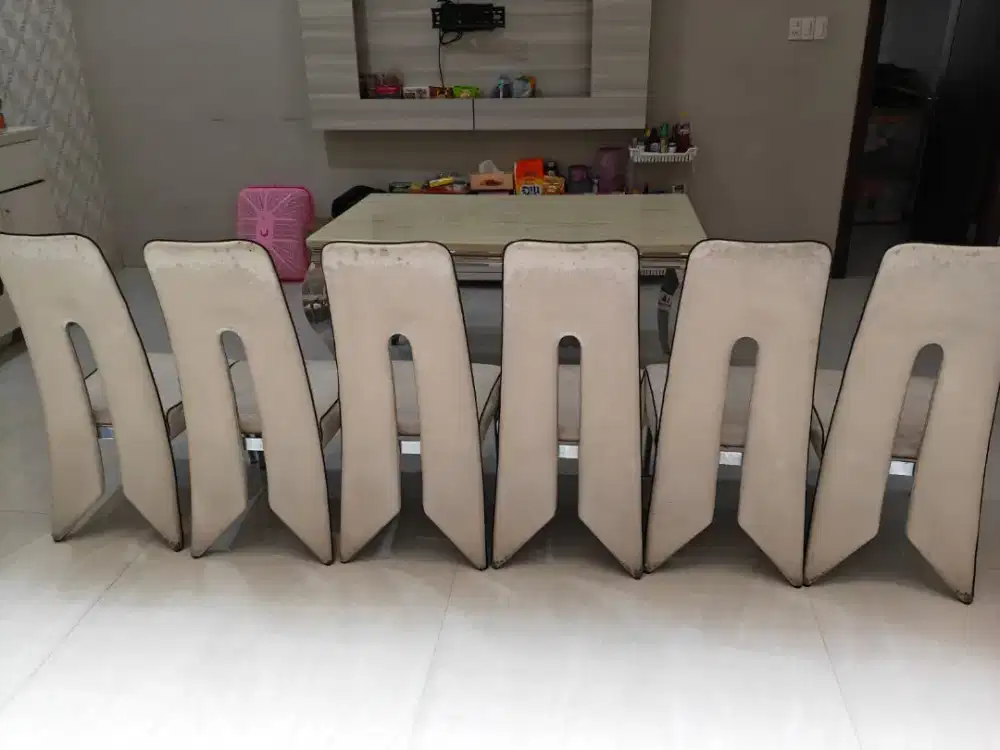 Meja Makan + Kursi kulit 6 Orang
FULL SET IMPORT