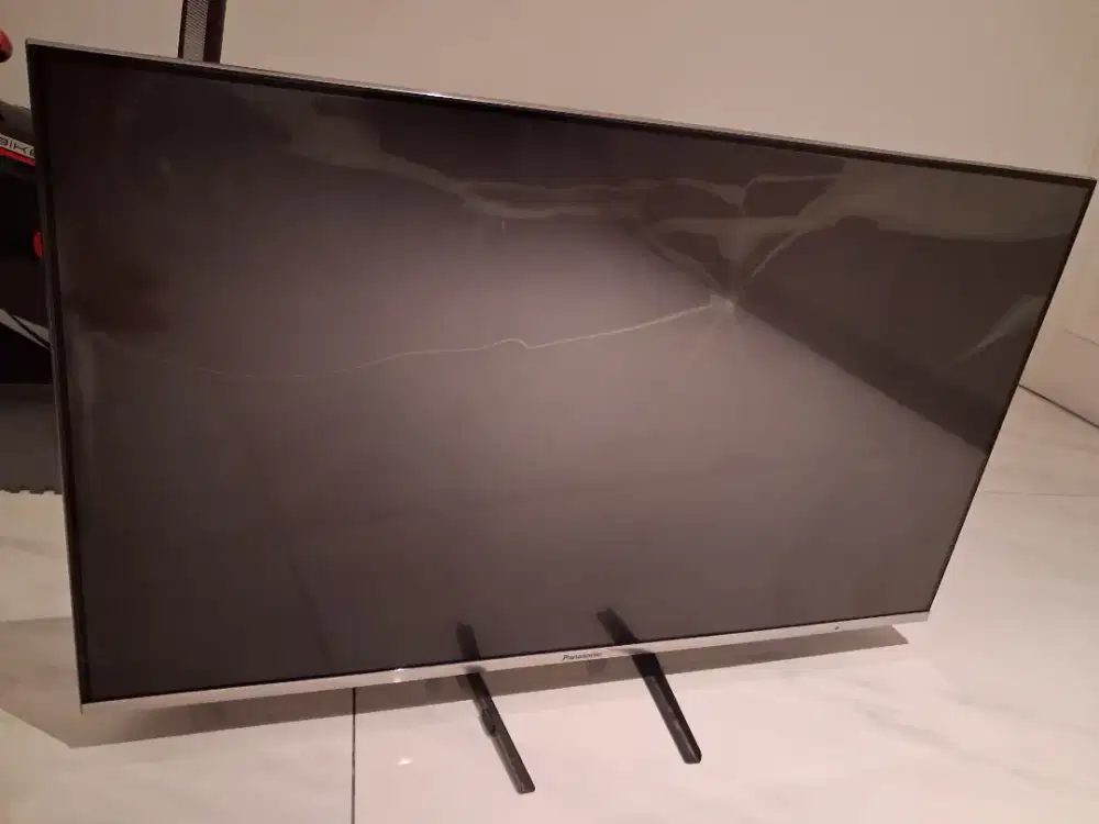 TV Panasonic 43 TH-43FX400G – LCD Retak, Gambar Tidak Tampil