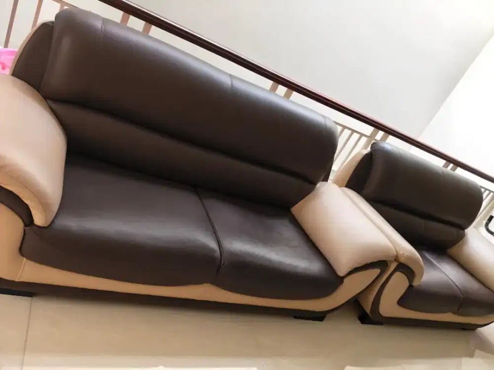 Sofa Kulit IMPORT 3,2,1
Kondisi MULUS 95%
WARNA FAVORITE