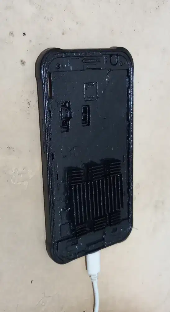 Modem hp 4g all operator + charger . Aman online 24 jam