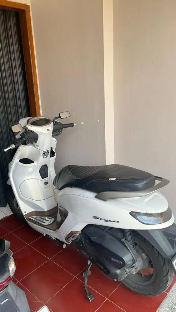 Dijual motor honda stylo abs warna putih 160cc