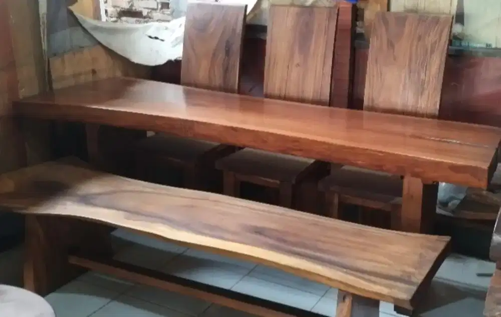 Meja makan set kayu solid utuh trembesi