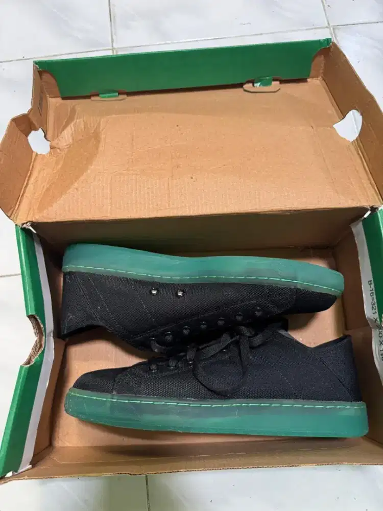 Sepatu Casual Liege