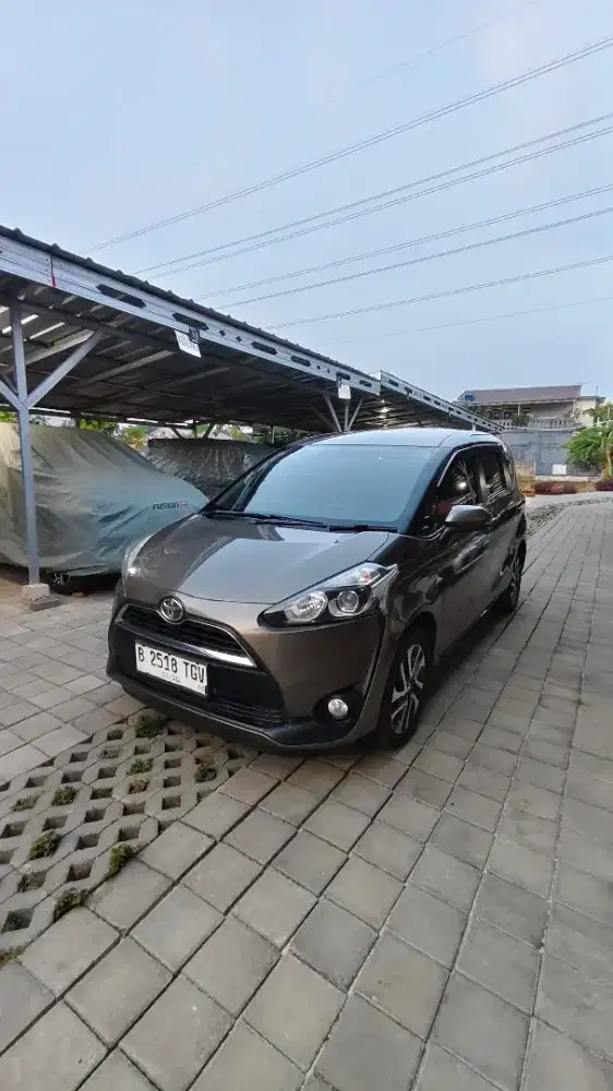 Toyota Sienta V Metik 2017