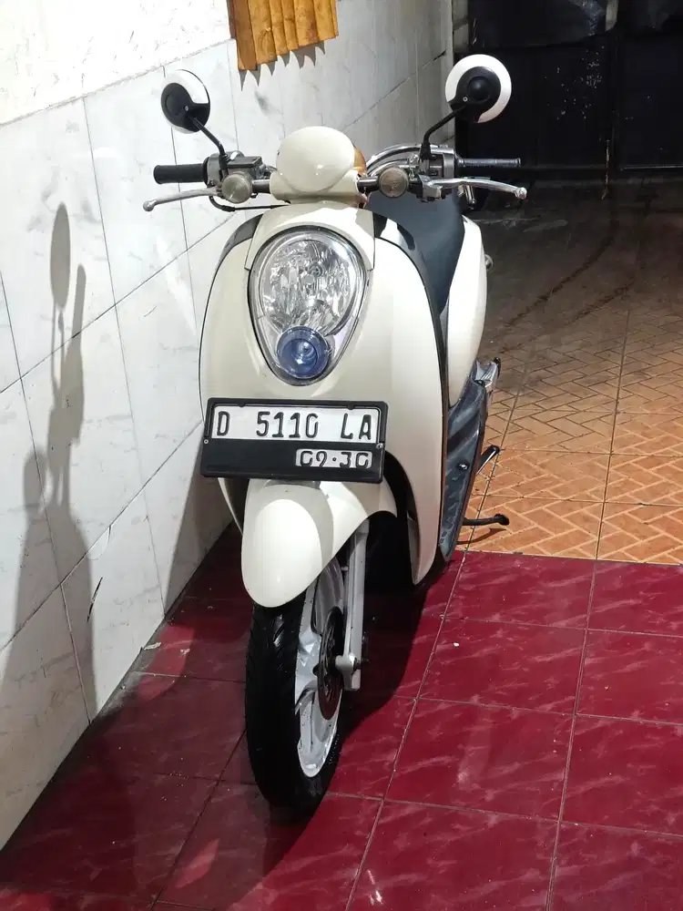 Scoopy tahun 2010/tt boleh gan cash lebih bagus
