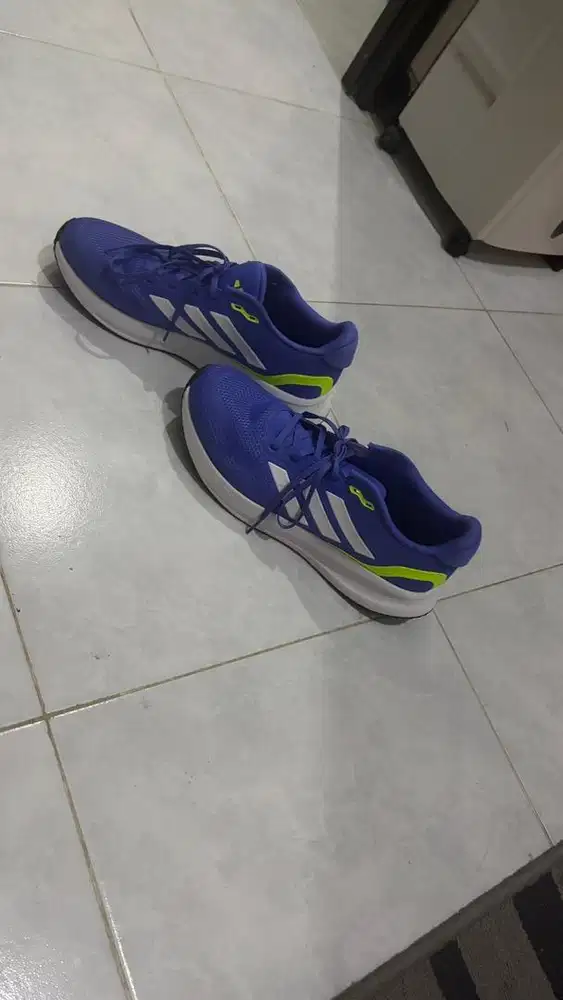 Sepatu adidas running