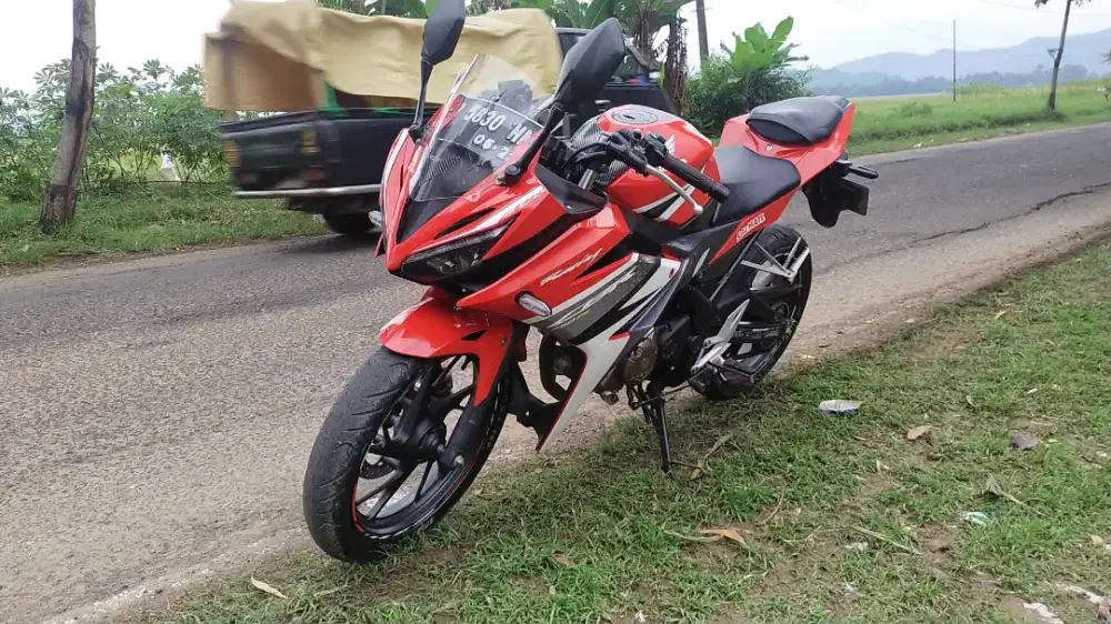 Honda cbr150r tahun 2017