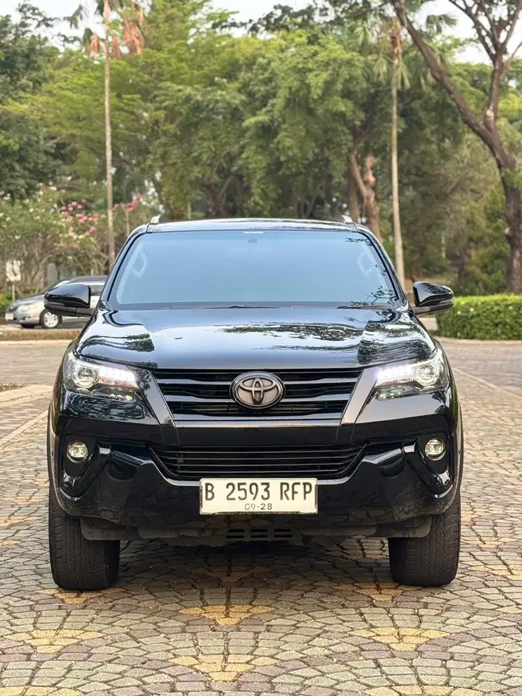 Kondisi super banget Toyota Fortuner VRZ 2.4 AT DD 2018 Diesel Hitam