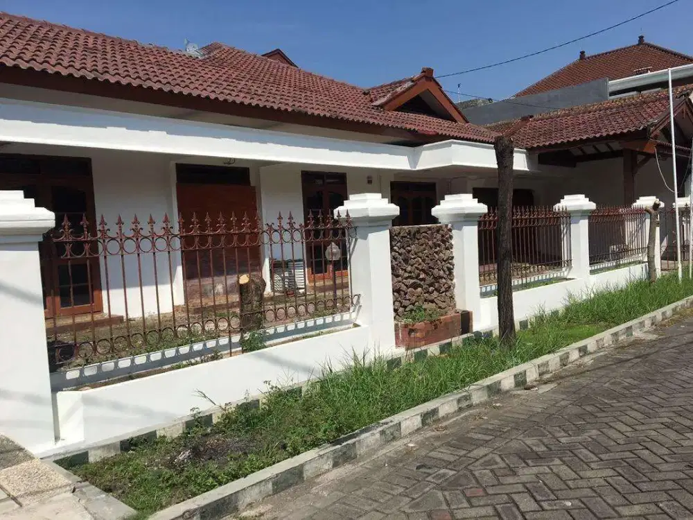 DIJUAL RUMAH SEMOLOWARU TENGAH